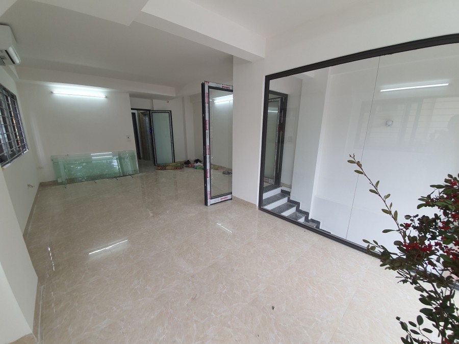 Cho thuê MBKD mặt ngõ 21 yên xá, sầm uất nhộn nhịp, đường rộng oto tránh nhau