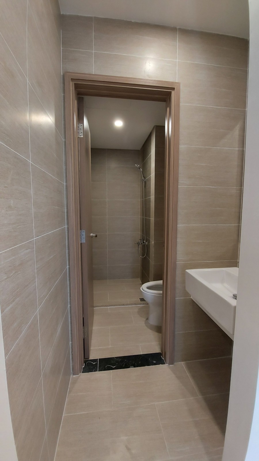 CHO THUÊ CĂN HỘ VINHOMES QUẬN 9- 2PN NHÀ TRỐNG CÓ CĂN Ở LIỀN