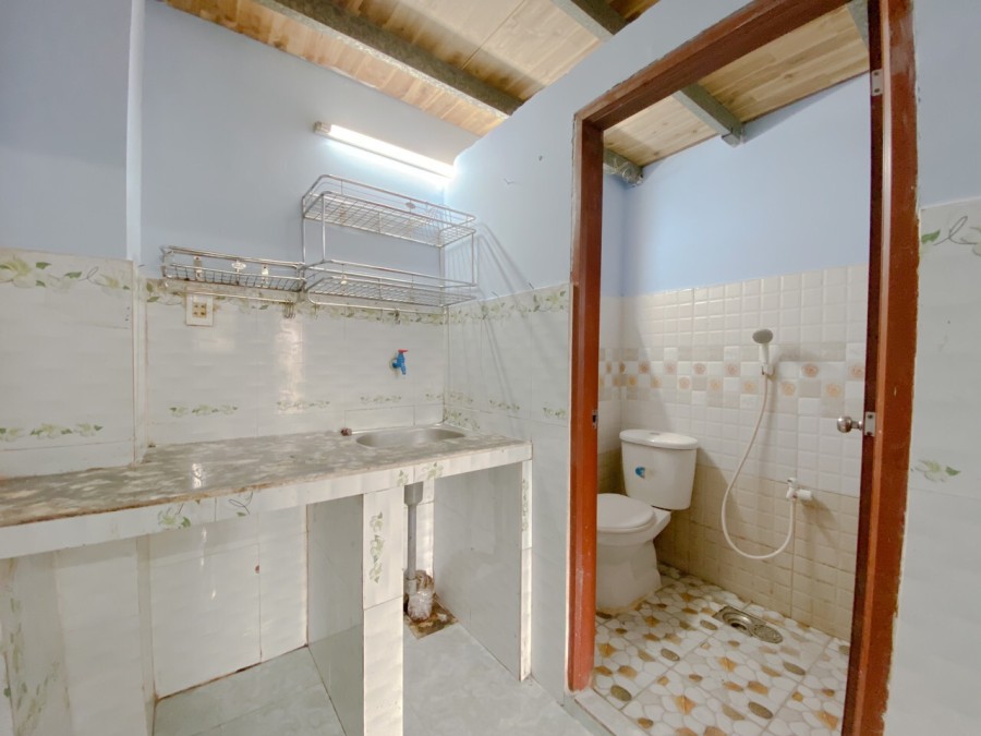 Phòng siêu hot tiện nghi sang xịn mịn. Chỉ với 2tr9 còn được trang bị hẳn máy lạnh, gác đứng, bếp, bàn ghế làm việc️‍