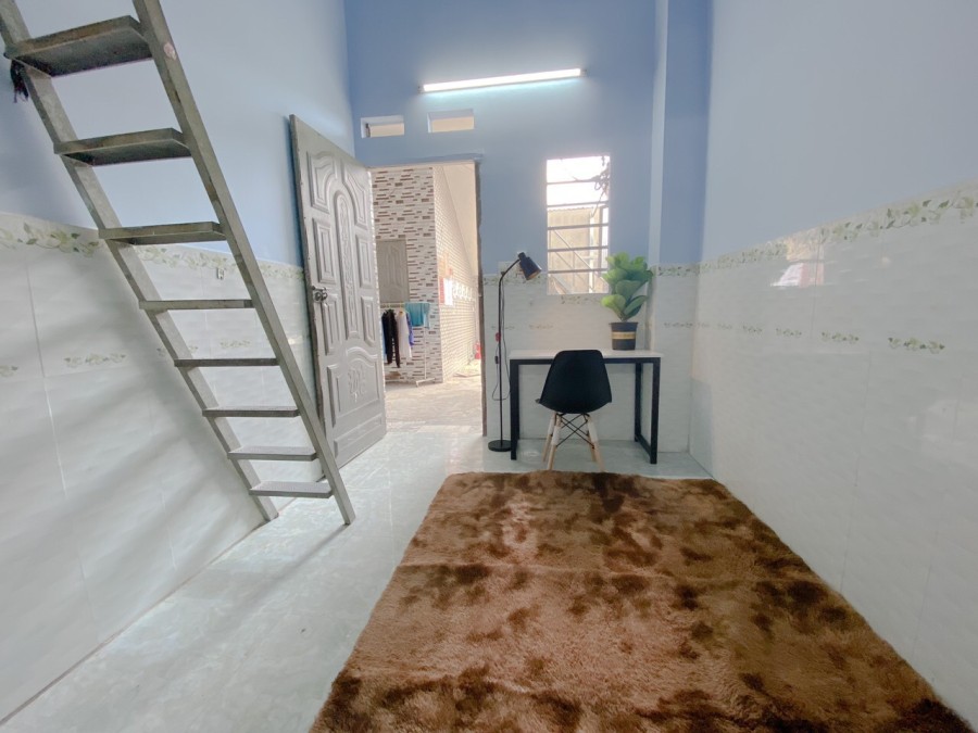 Phòng siêu hot tiện nghi sang xịn mịn. Chỉ với 2tr9 còn được trang bị hẳn máy lạnh, gác đứng, bếp, bàn ghế làm việc️‍