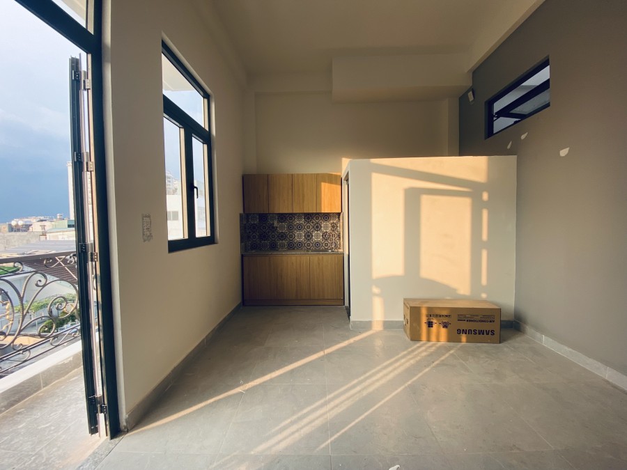 Phòng ngay Âu Cơ - Lũy Bán Bích, Nội thất: Full, 30m2 - bancol riêng