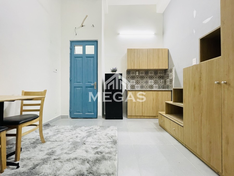 Phòng ngay Âu Cơ - Lũy Bán Bích, Nội thất: Full, 30m2 - bancol riêng