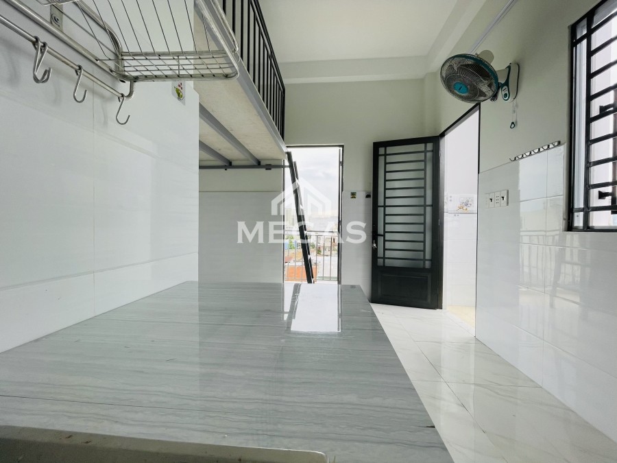 Phòng mới xây thoáng mát sẵn máy lạnh giá rẻ gần bv Bình Tân