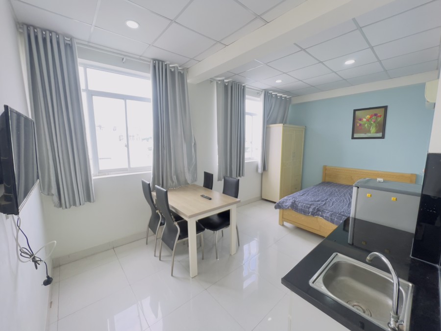 Cho thuê căn Bùi Văn Thêm,ban công đầy đủ nội thất,Phú Nhuận