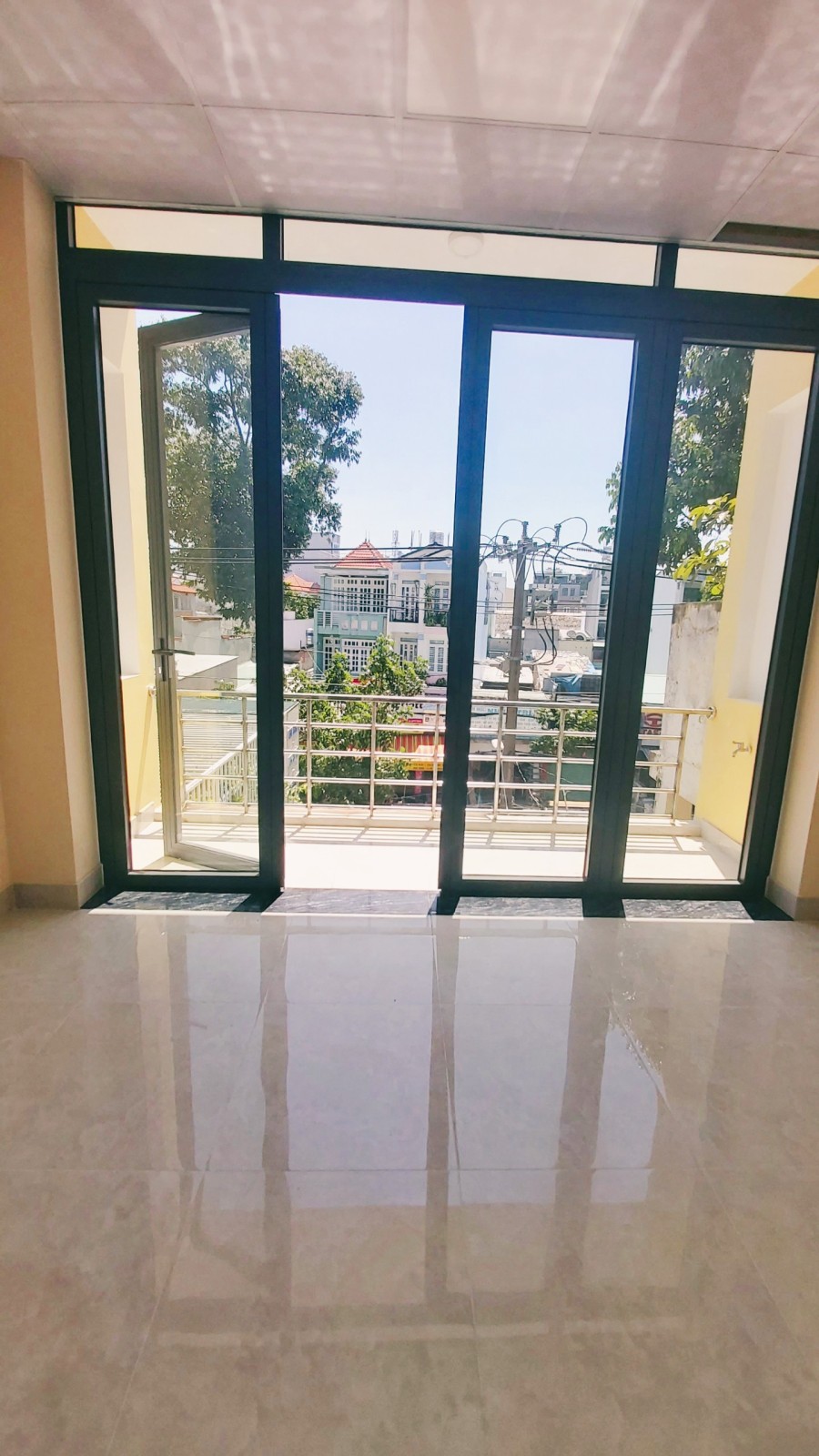 Cho thuê tầng 2 và tầng 3 nhà nguyên căn. Giá thuê: 10.000.000/tầng/tháng (có thể thương lượng)