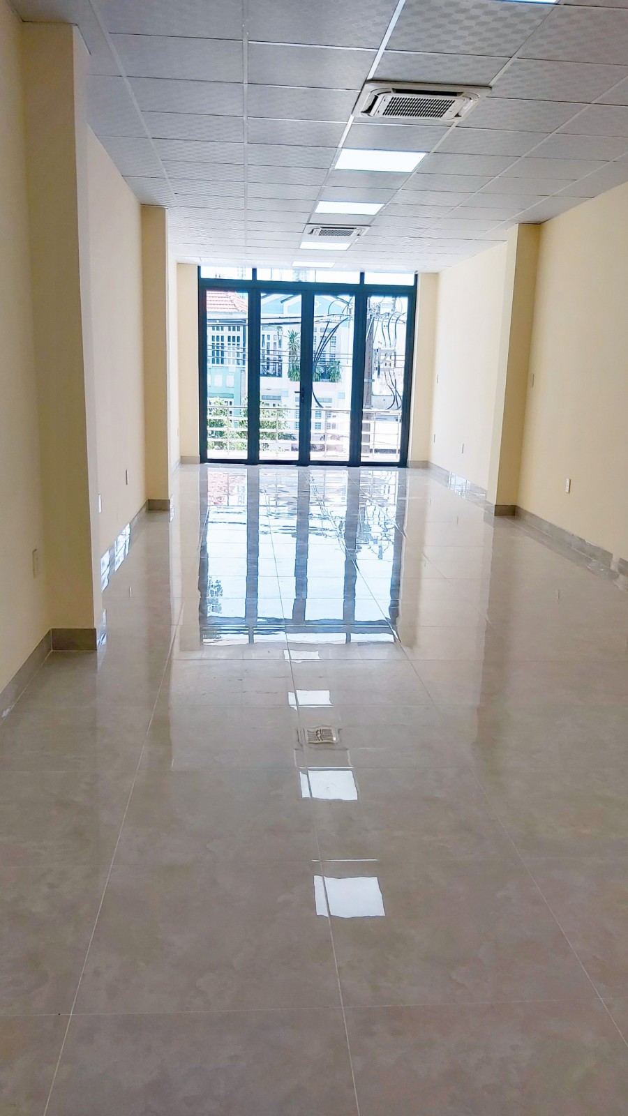 Cho thuê tầng 2 và tầng 3 nhà nguyên căn. Giá thuê: 10.000.000/tầng/tháng (có thể thương lượng)