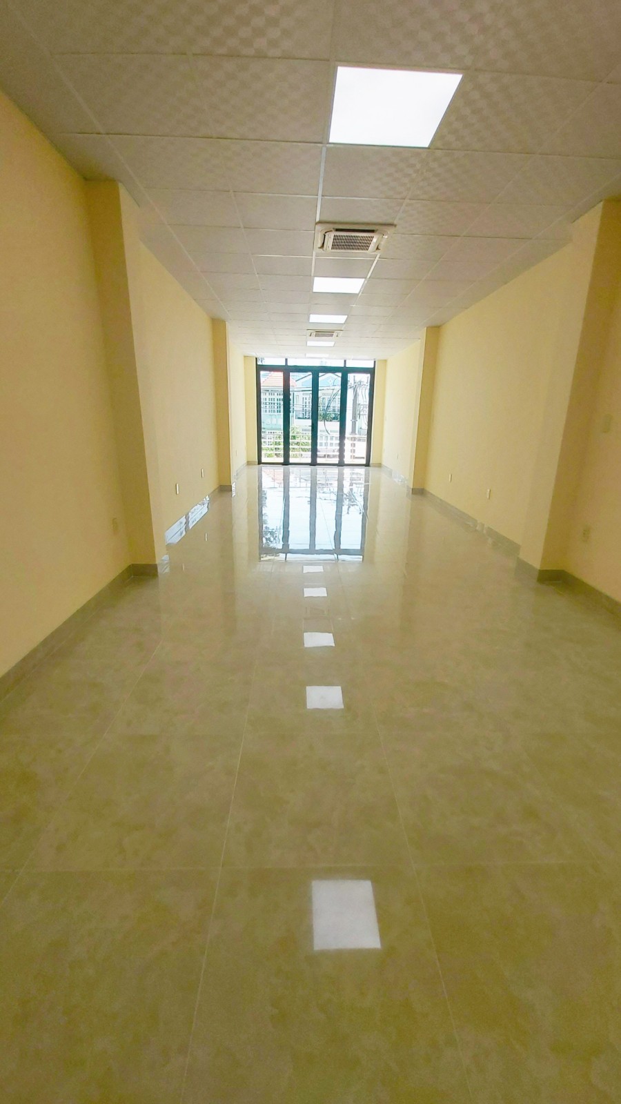 Cho thuê tầng 2 và tầng 3 nhà nguyên căn. Giá thuê: 10.000.000/tầng/tháng (có thể thương lượng)