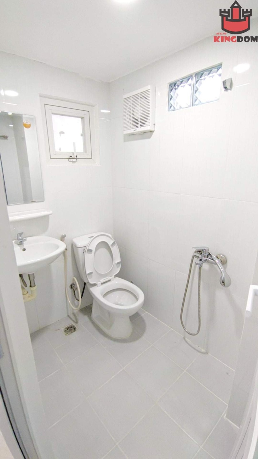 Cho thuê Căn hộ dịch vụ có gác tại Phó Đức Chính. Giá siêu rẻ