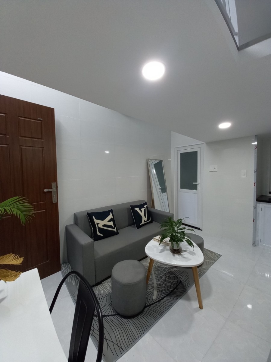 Cho thuê Căn hộ dịch vụ có gác tại Phó Đức Chính. Giá siêu rẻ