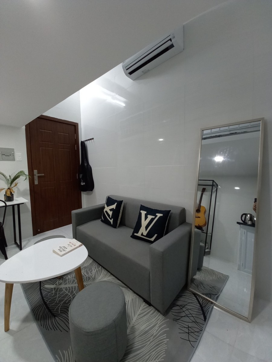 Cho thuê Căn hộ dịch vụ có gác tại Phó Đức Chính. Giá siêu rẻ