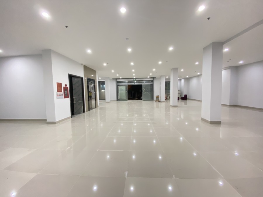 Mặt bằng kinh doanh văn phòng Tân Phú, Ngang 16m, dài 26m, giá: 65.000.000