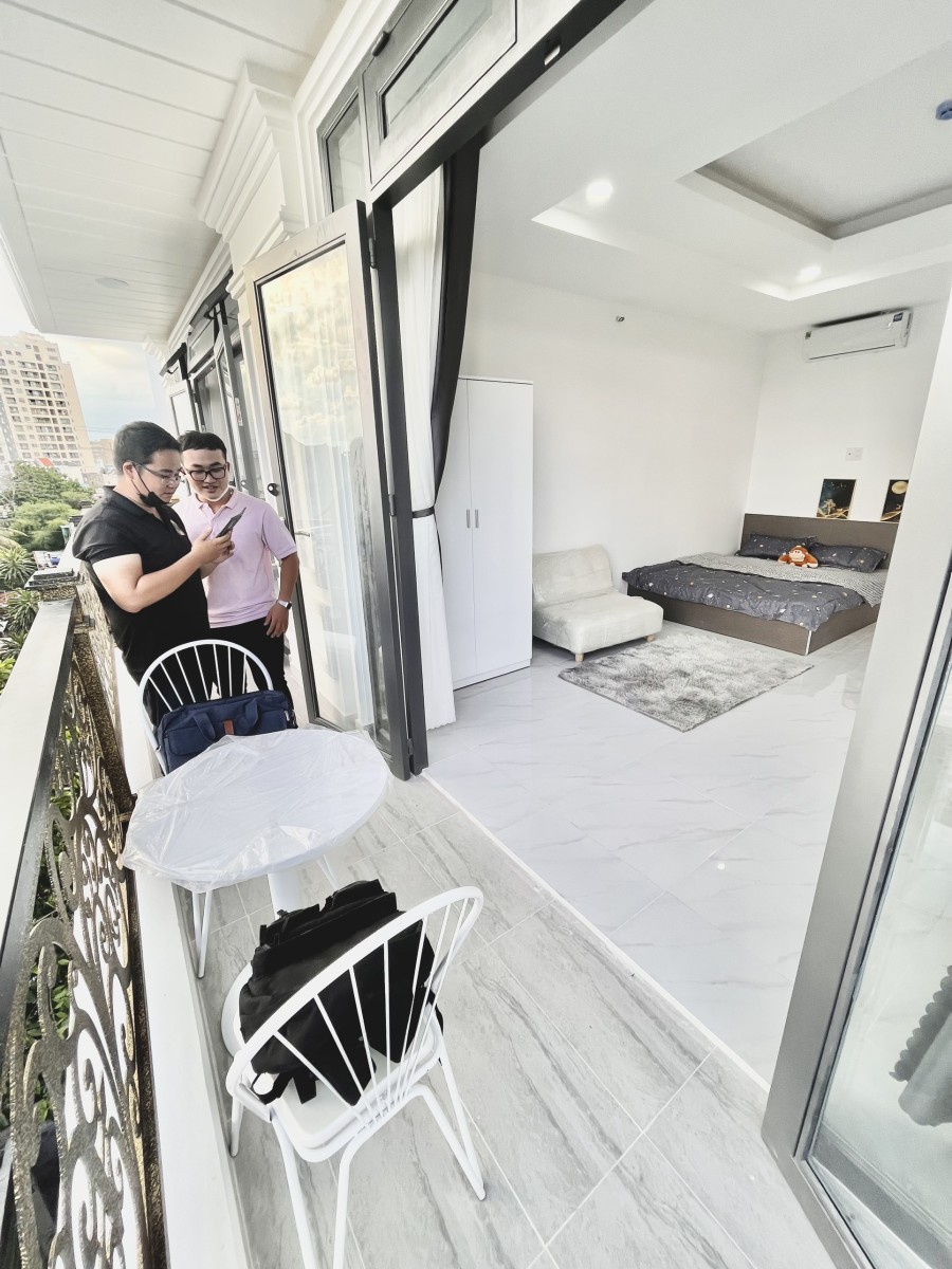 CHDV balcony, Full Nội Thất đường Nguyễn Thượng Hiền_Máy giặt riêng