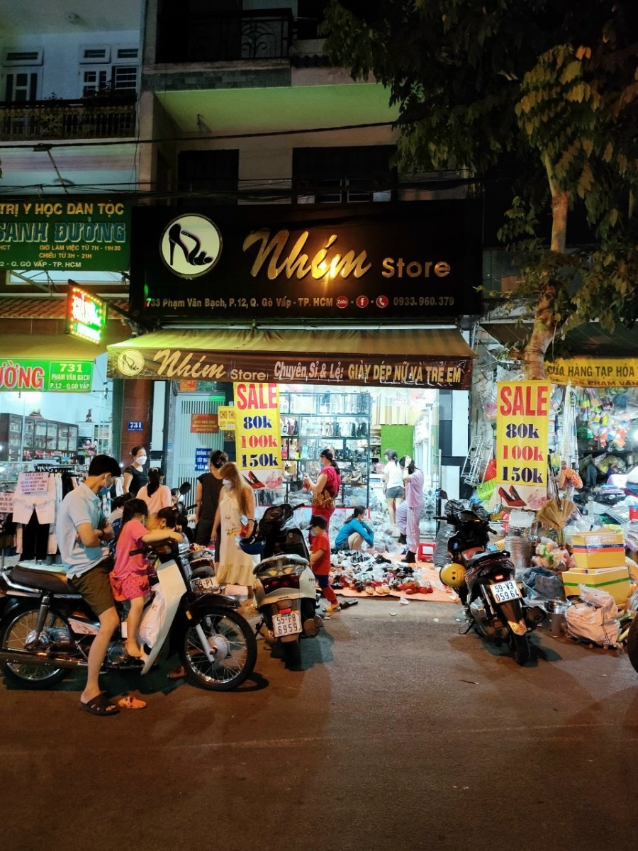 Cho thuê mặt bằng ngay chợ Phạm Văn Bạch, Diện tích 40m2
