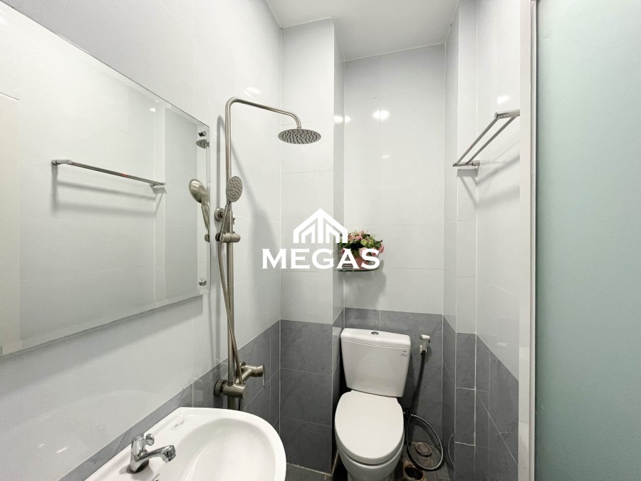 Phòng mới xây có ban công lớn gần Cao đẳng Công Thương