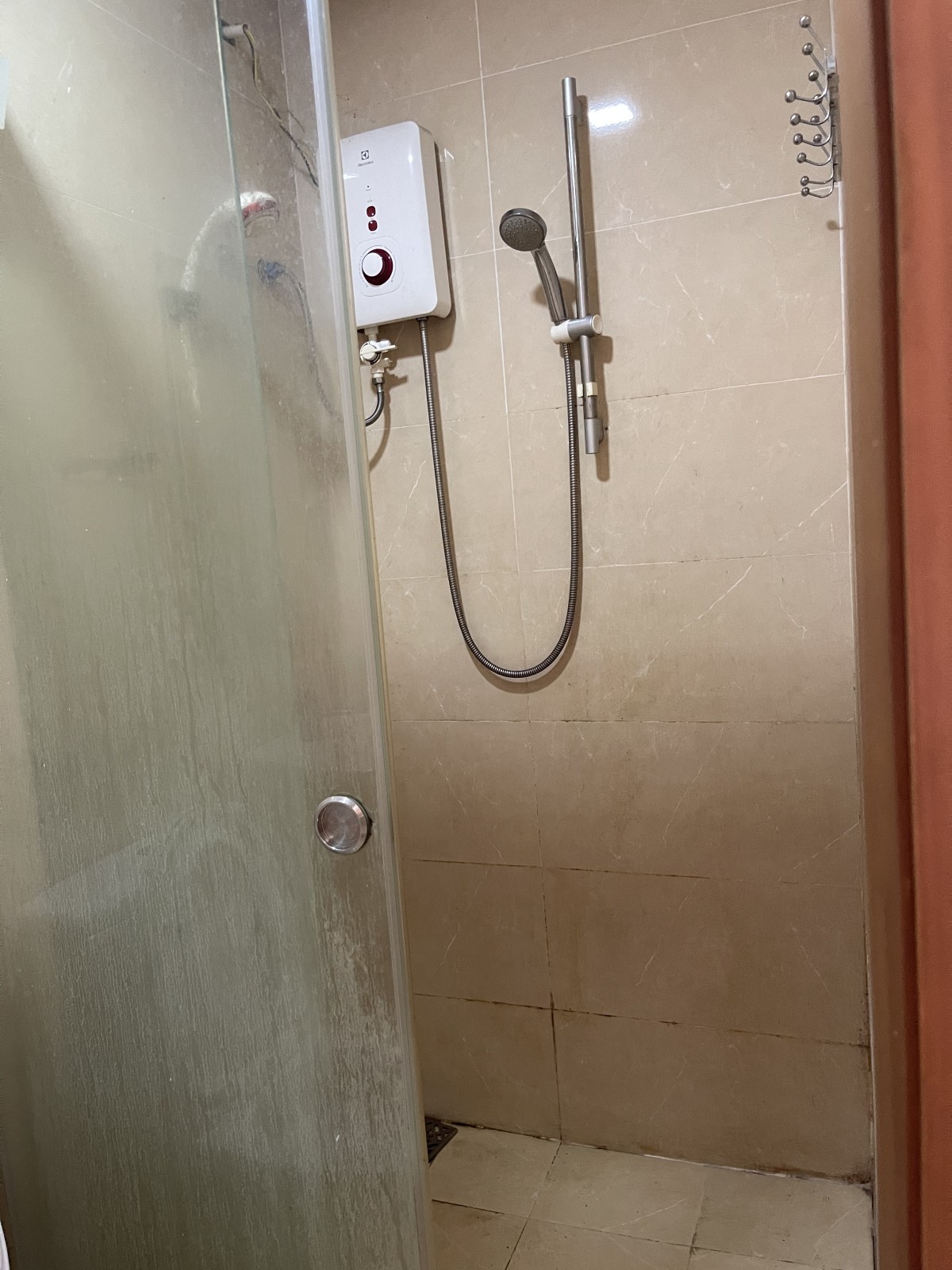 Cần share lại 1 phòng ngủ trong căn hộ 3PN 2WC 4tr bao điện nước