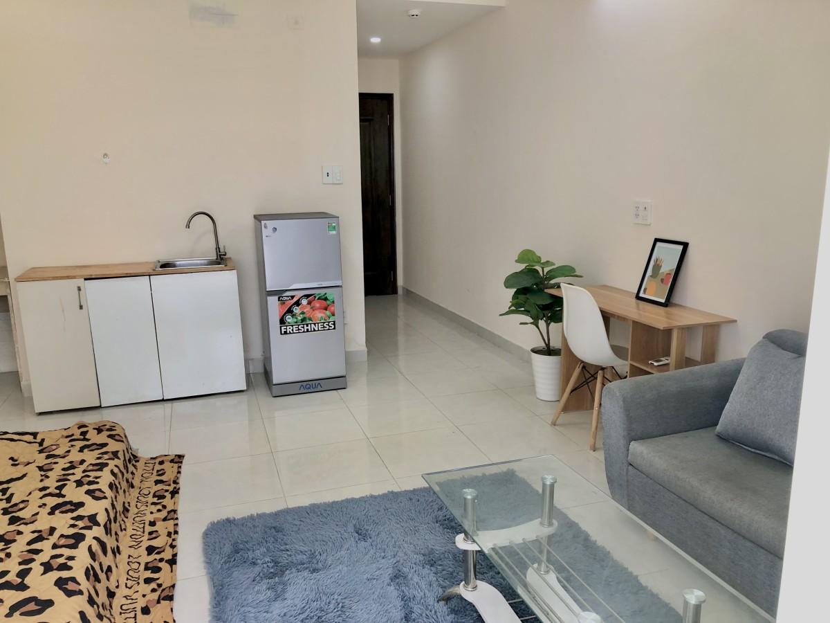 Cho thuê căn hộ có ban công rộng rãi thoáng mát tại Đường số 85, Phường Tân Quy, Quận 7