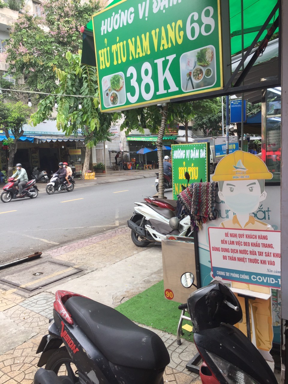 Sang cửa tiệm quảng cáo mặt tiền Trương Vĩnh Ký