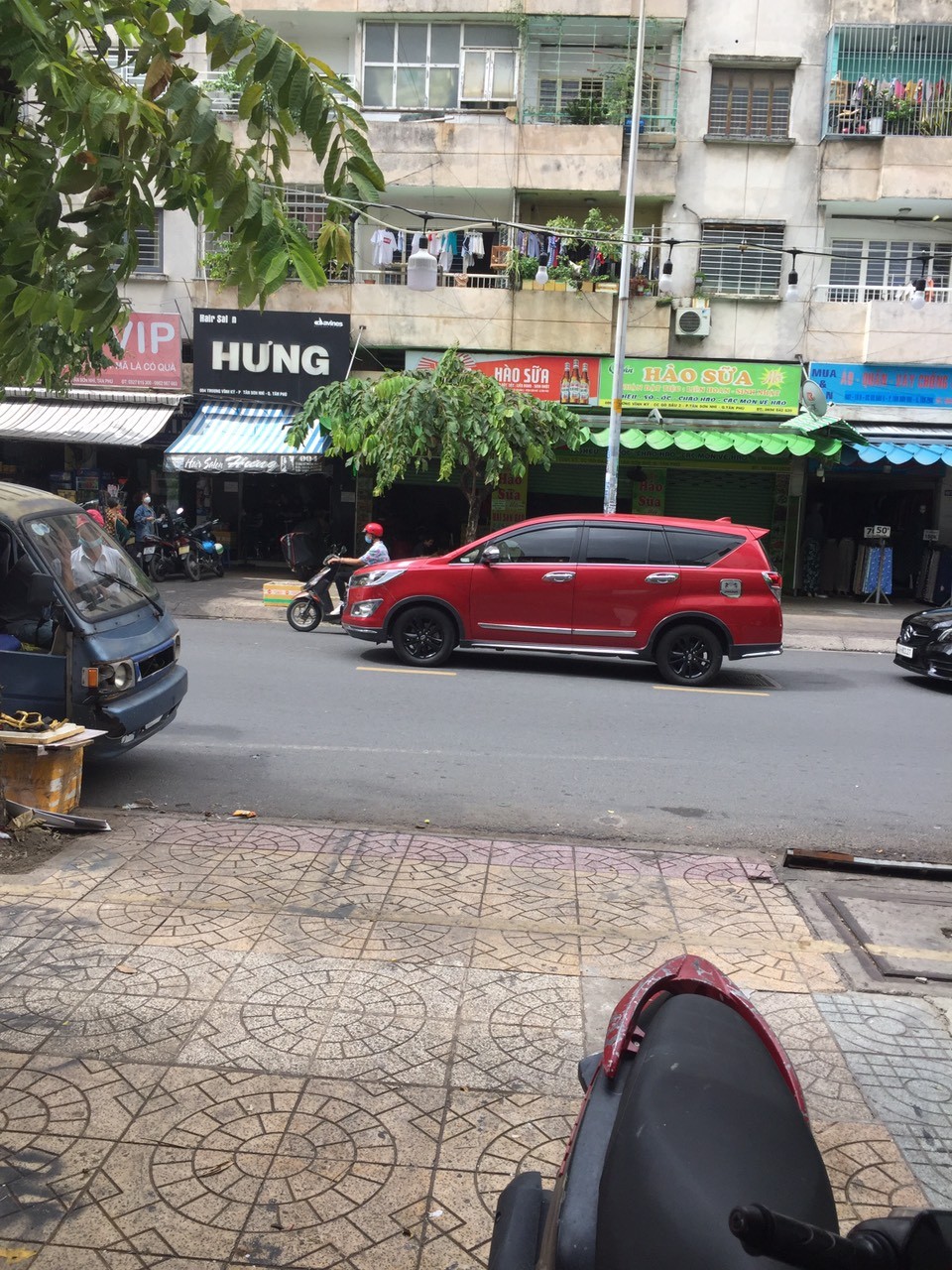 Sang cửa tiệm quảng cáo mặt tiền Trương Vĩnh Ký