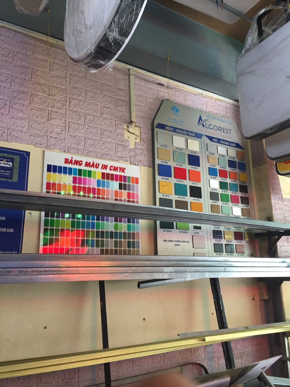 Sang cửa tiệm quảng cáo mặt tiền Trương Vĩnh Ký
