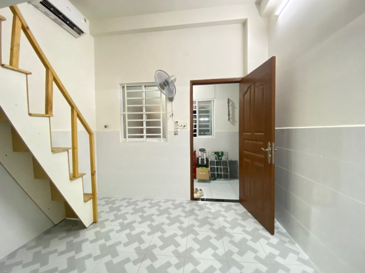  Trống 1 phòng kế bên Đại Học Công Nghiệp 4,có gác cao và thoáng mát