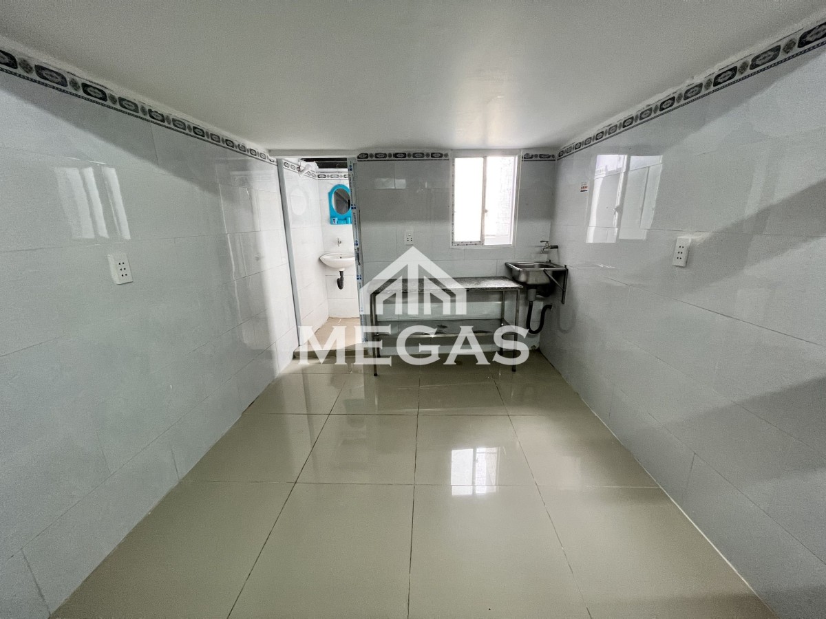Trống lại 1 vài phòng gác cao đứng được có cửa sổ thoáng mát giá rẻ