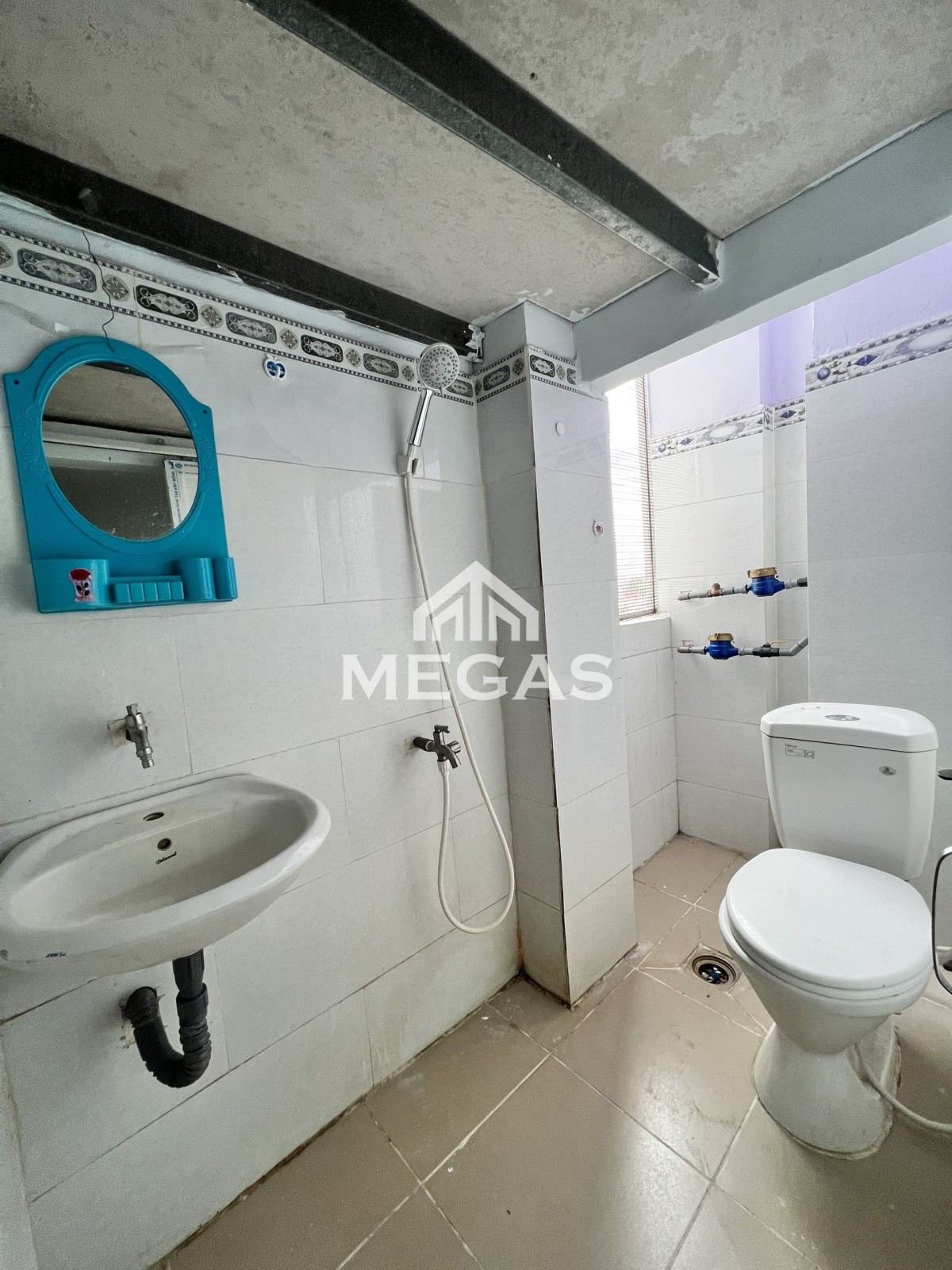 Trống lại 1 vài phòng gác cao đứng được có cửa sổ thoáng mát giá rẻ