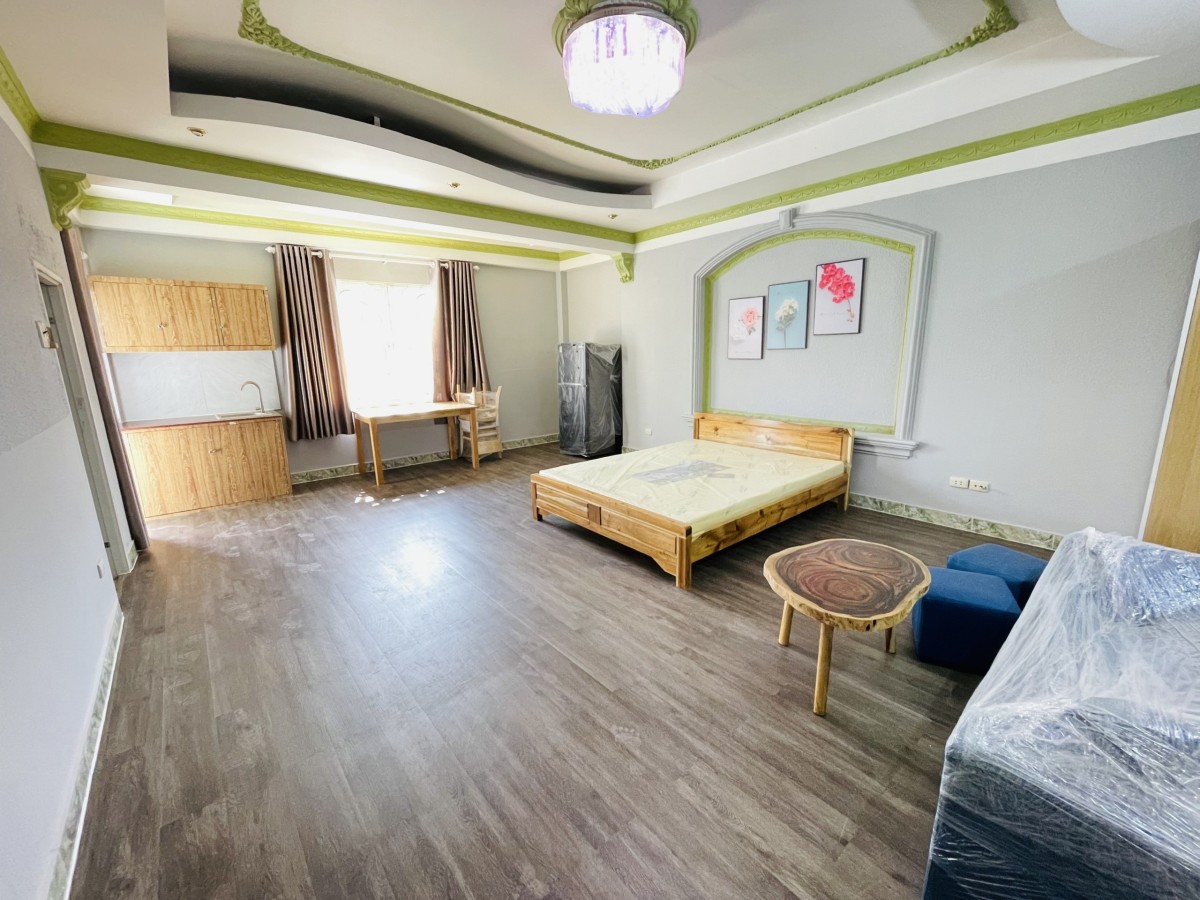 Căn hộ cao cấp full nội thất cực đẹp, có ban công rộng thoáng mát