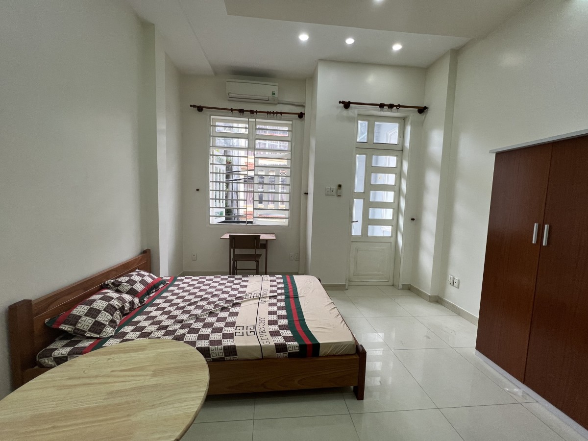 Phòng bancol & cửa sổ lớn-Full NT - Ngay CV HVT