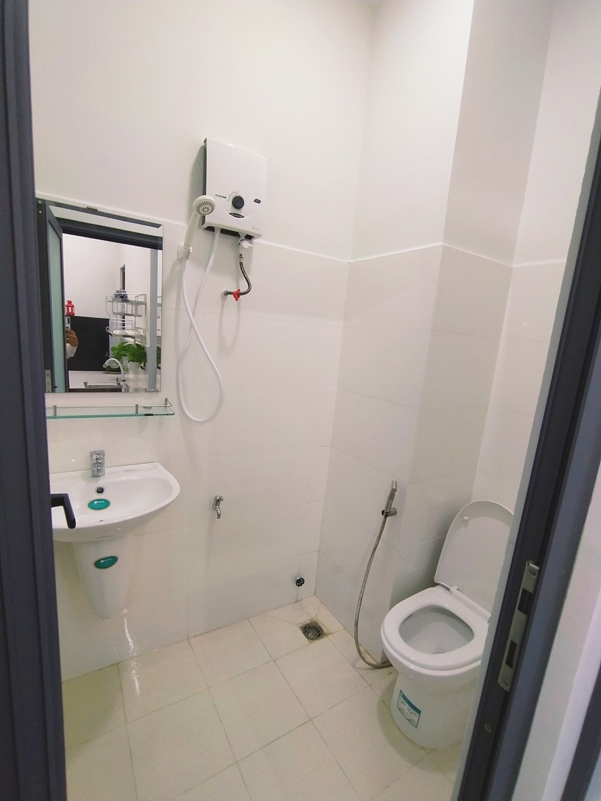 Phòng mới sạch đẹp, FULL-NT , view ban công thoáng mát ngay CỐNG LỠ