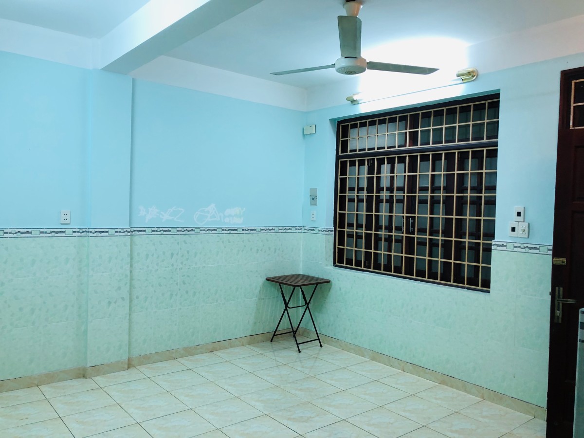 Cho Thuê Căn Hô CC Q.5 74m2 2PN 8tr (Nhà Trống) hoặc NT (TL)