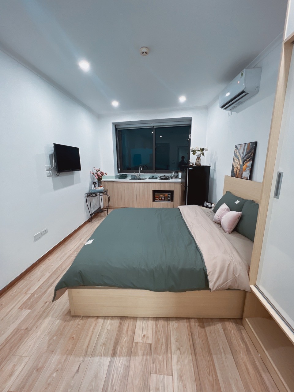 Cho thuê Studio Full đồ ngắn hạn 02-06-12 tháng tại 204 Trần Duy Hưng, đối diện Charmvit Tower, Vincom D'Capital