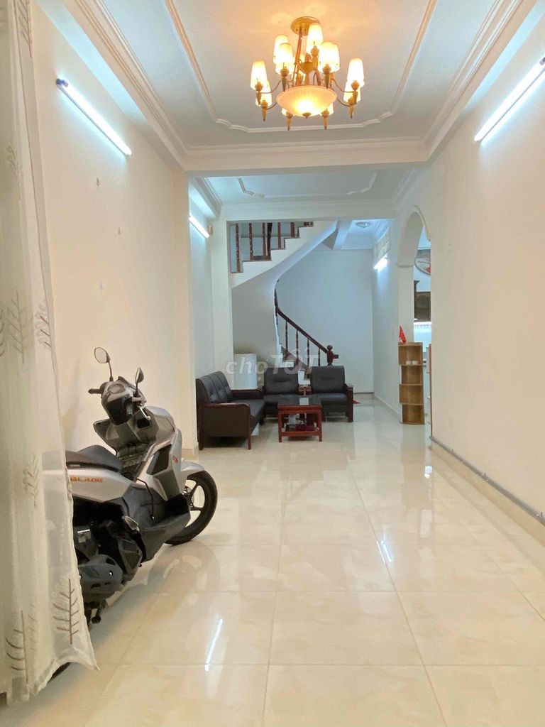 Cho thuê phòng trong nhà NC gần CV Gia Định
