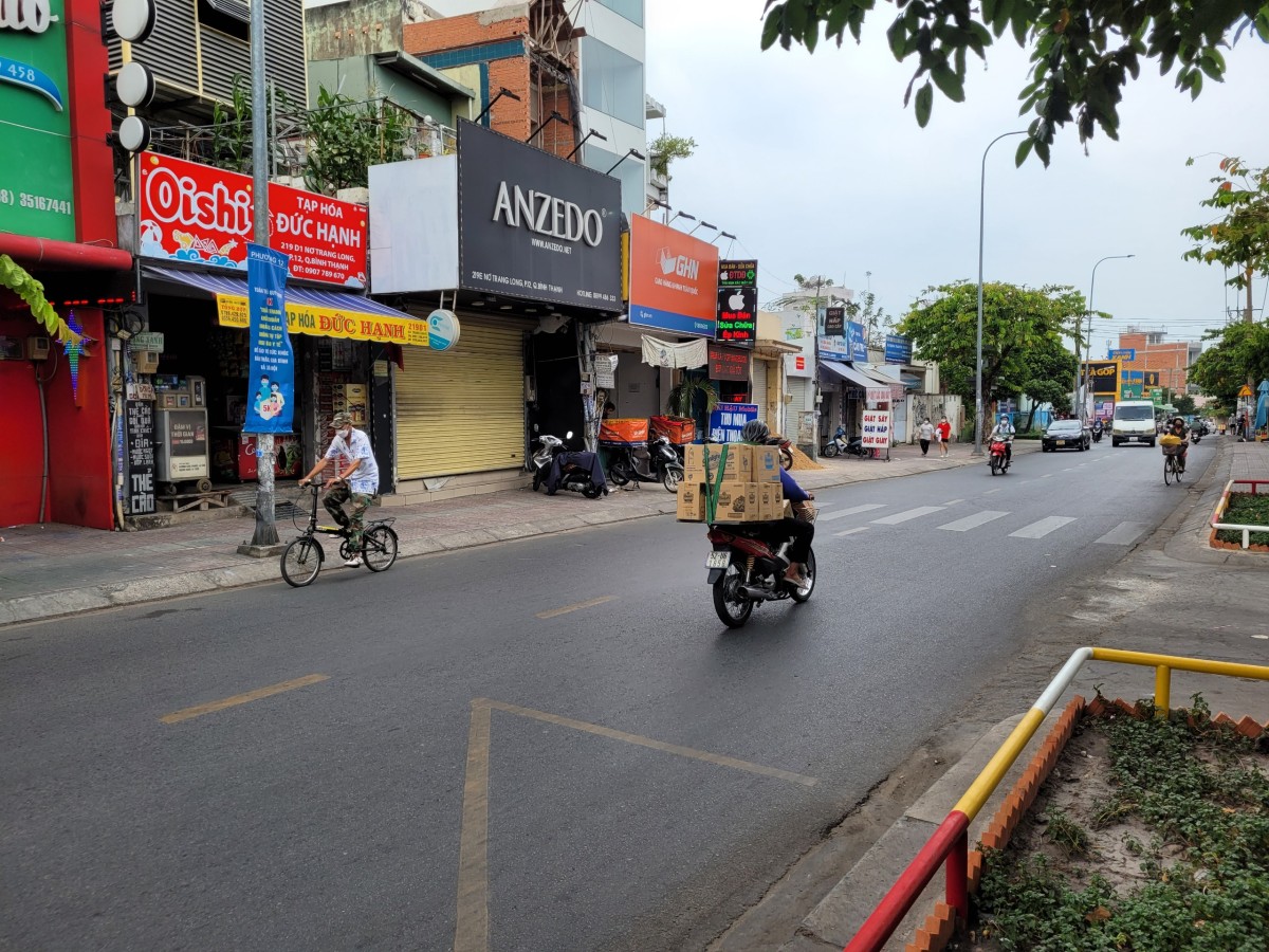 Mặt tiền đường Nơ Trang Long ngay trung tâm, thích hợp cho việc buôn bán, kinh doanh
