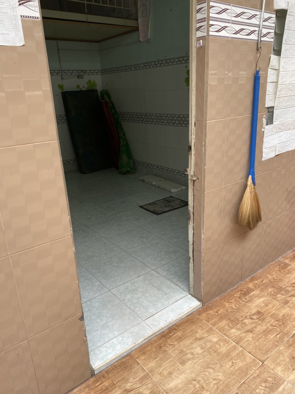 Phòng trọ nhà mình, trục đường chính Nguyễn Ái Quốc, hẻm 1621.(gần chợ Tân Phong)