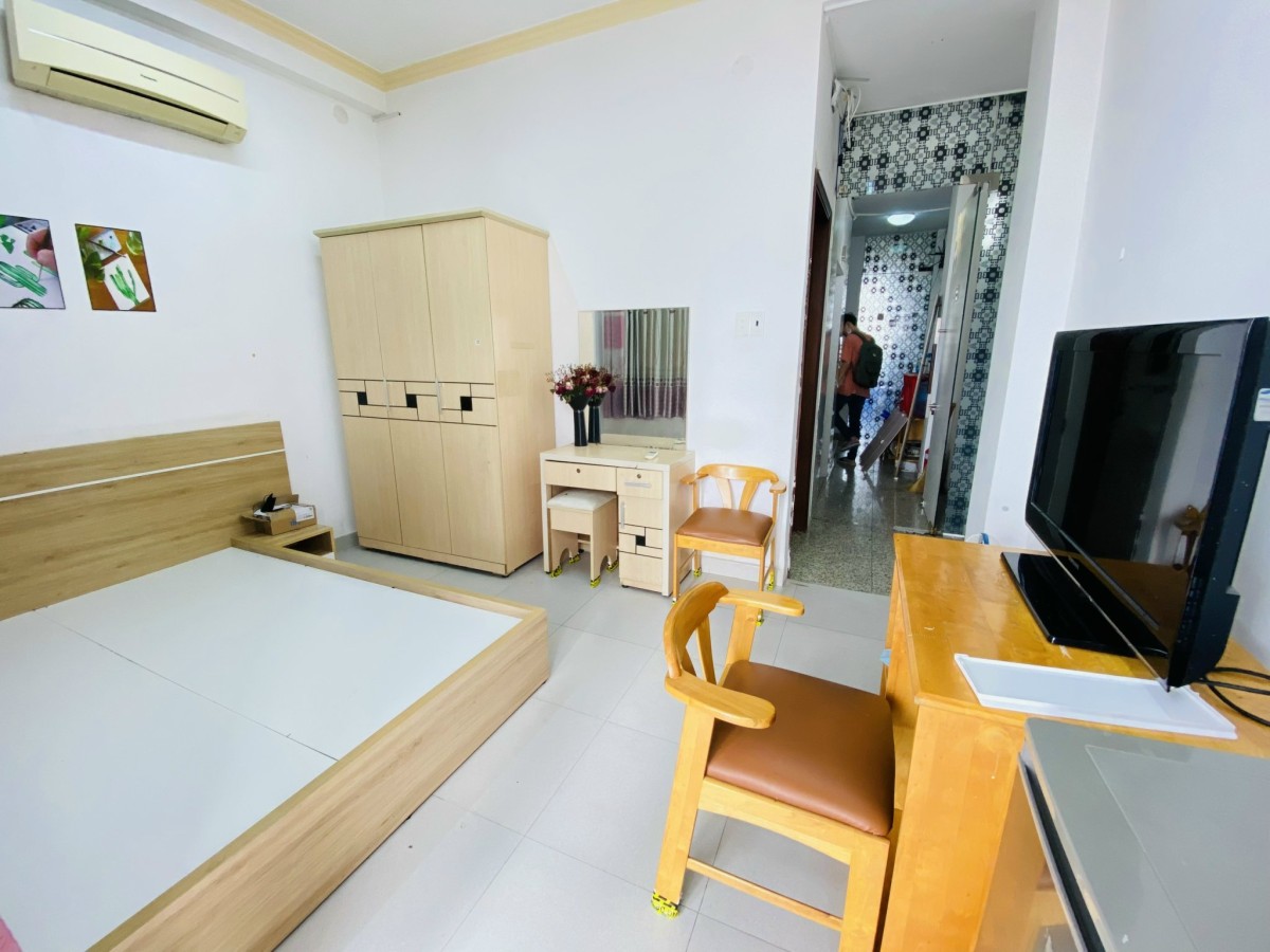 Cho thuê căn hộ ban công, full nội thất tại Bình Thạnh (cách chợ Bà Chiểu 160m)