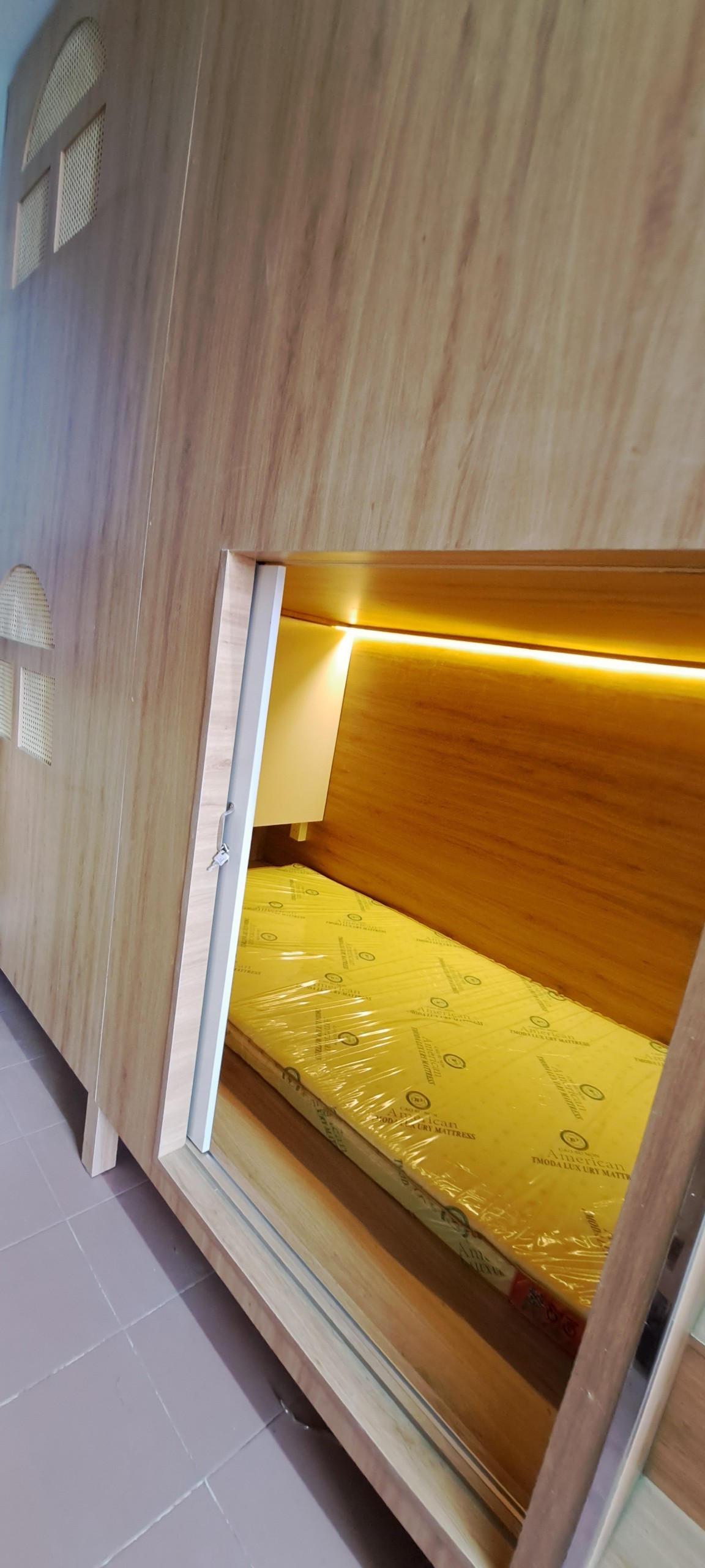 STUDIO full nội thất+ SLEEPBOX giá 2tr cửa sổ thoáng mát ngay Vạn Hạnh Mall- Q.10