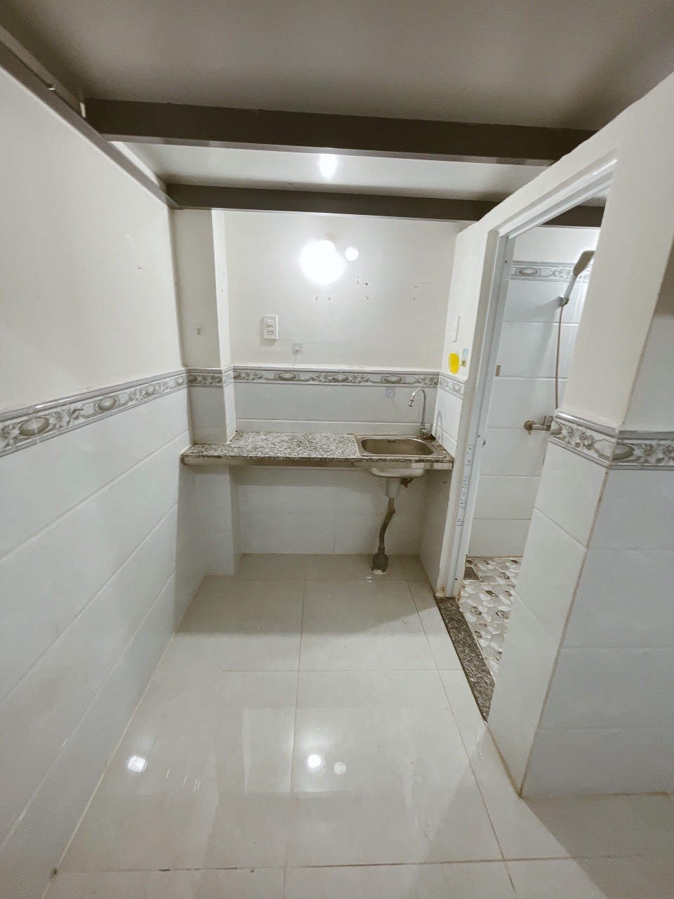 Phòng đẹp gác cao, cửa sổ thoáng ngay ĐHCN Thực Phẩm - Tân Phú.