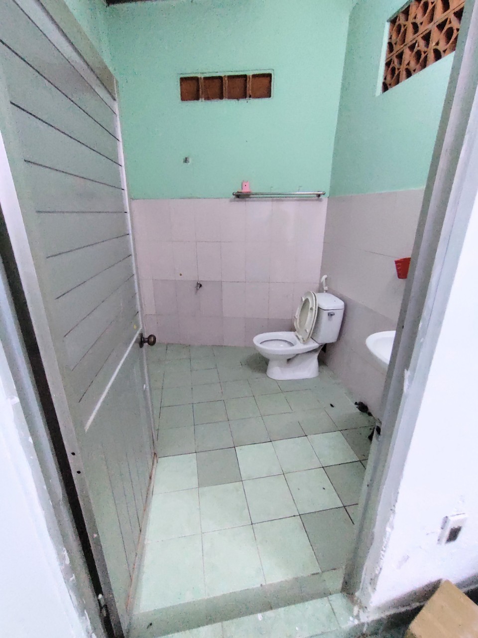Cho thuê phòng rộng 38m2, sạch sẽ tại Nguyễn Thiện Thuật, Phường 24, Bình Thạnh
