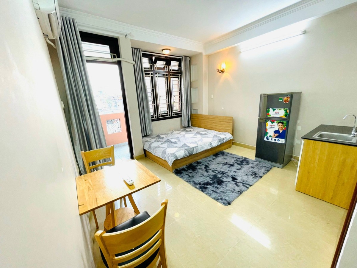 Cho thuê căn hộ ban công thoáng, 30m2 tại Hoàng Văn Thụ, Phường 8, Quận Phú Nhuận