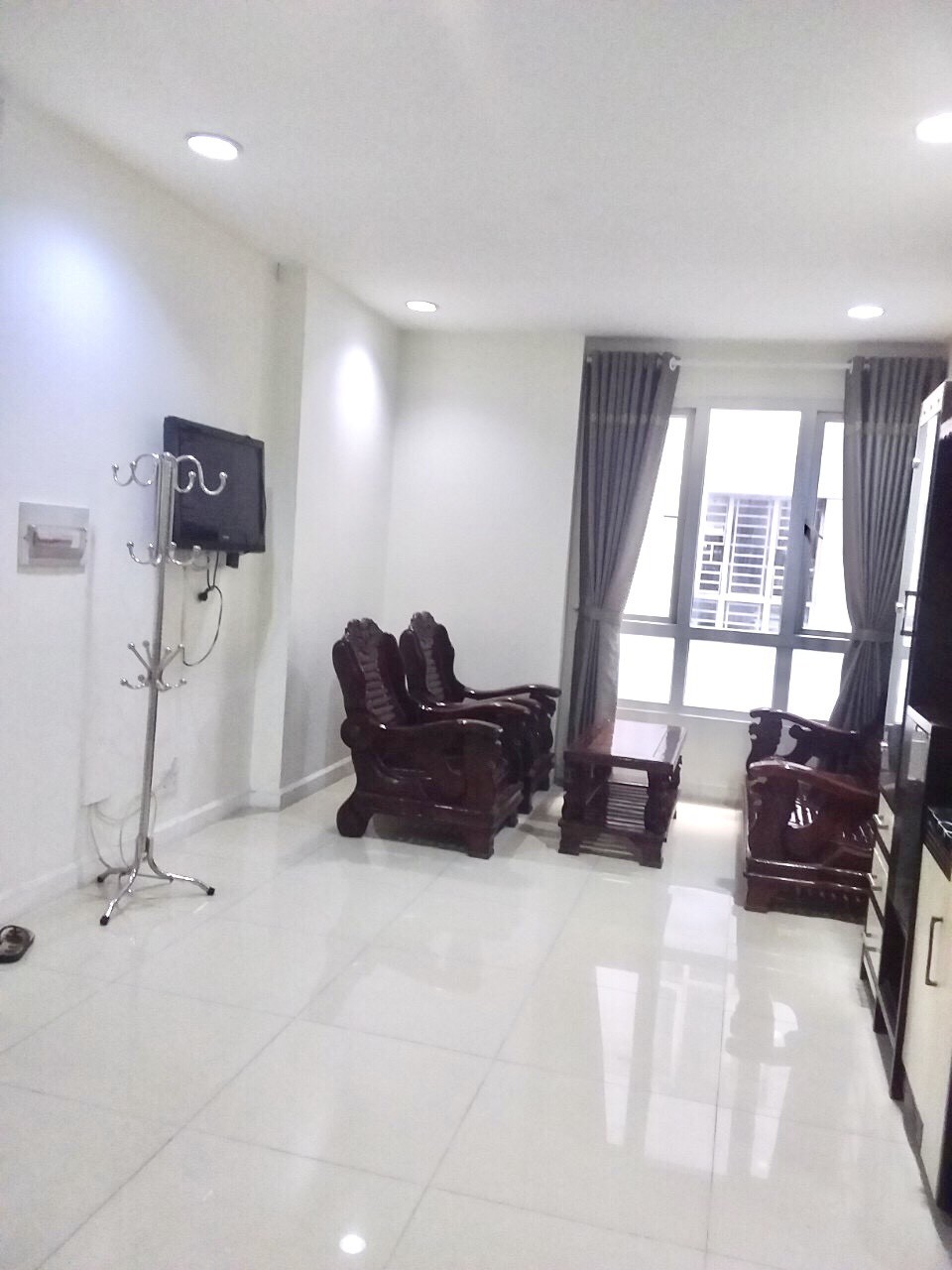 Cho thuê căn hộ 90m2, 2PN, 2WC đường Võ Văn Kiệt, quận 8. LH: 0942264046