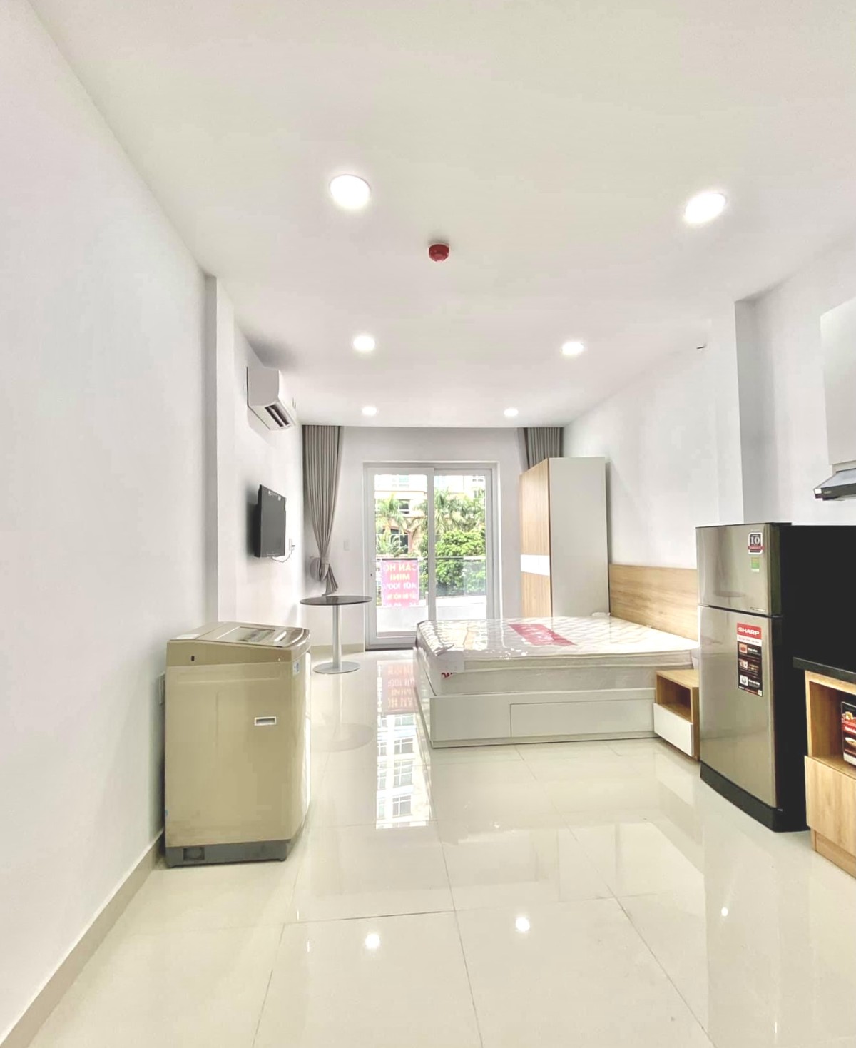 Phòng cao cấp 35m2 mới đẹp 91 Ng Hữu Cảnh, đầy đủ nội thất, ban công riêng, 5p qua trung tâm Q1.