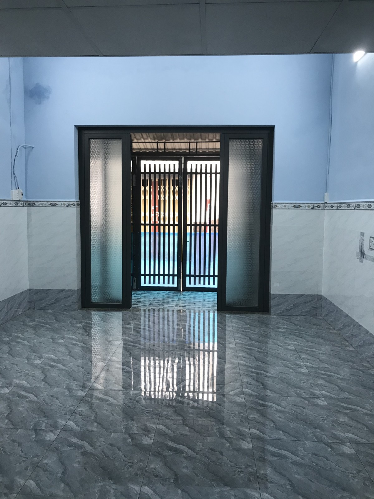 Cần cho thuê nguyên căn nhà mới xây.