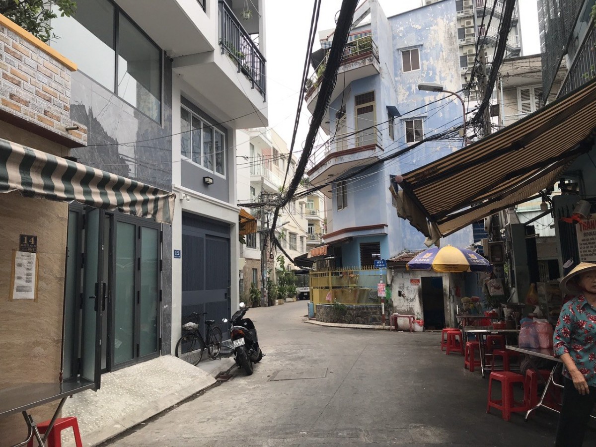 Cho thuê căn hộ Phú Nhuận, ngay đường Đào Duy Từ, có cửa sổ, giá 5.8 triệu/ tháng