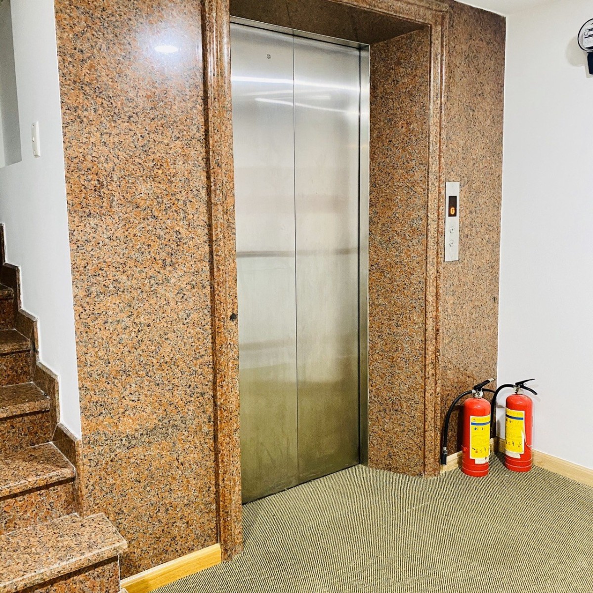 Phòng trọ rộng 30m2 Quận 1 khu VIP Nguyễn Trãi chỉ 6tr/ tháng