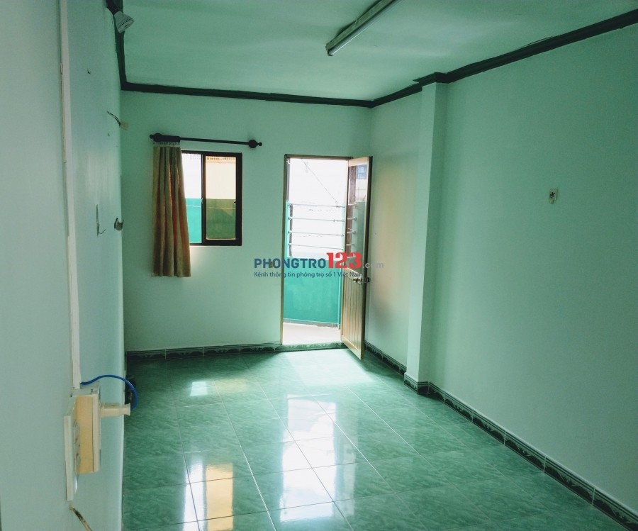Phòng cho thuê sau nhà 207 Võ Văn Tần, trung tâm Q3, tiện nghi giá 2,5 tr/th. ĐT hoặc Zalo 0913127350