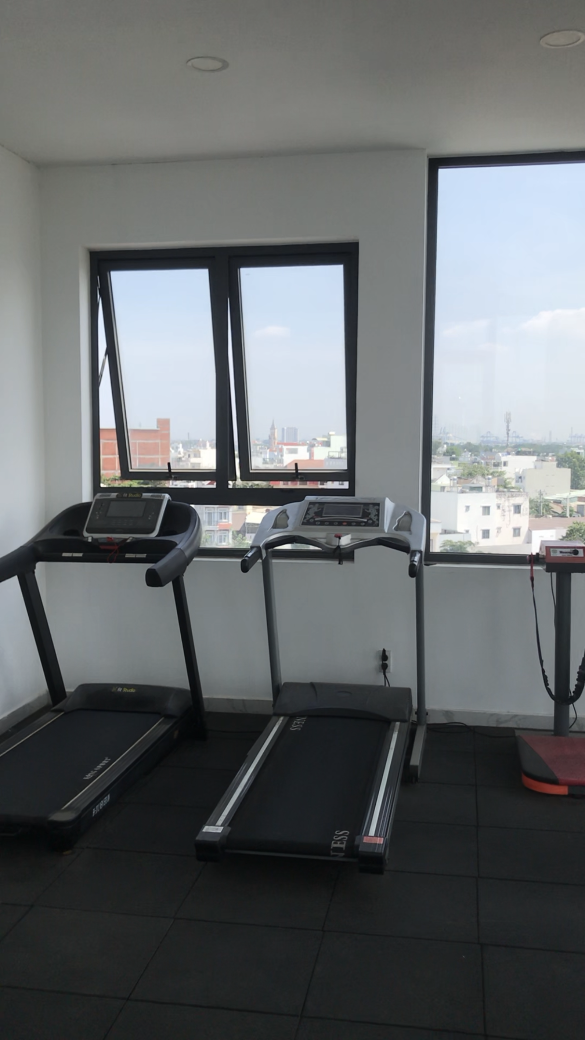 CHDV Cao Cấp + Gác Lửng - Ban Công Có Phòng GYM Ở Liền