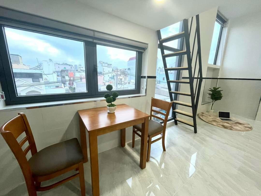 Căn hộ dịch vụ full nội thất ban công cửa sổ máy giặt riêng Lê Văn Lương Q7