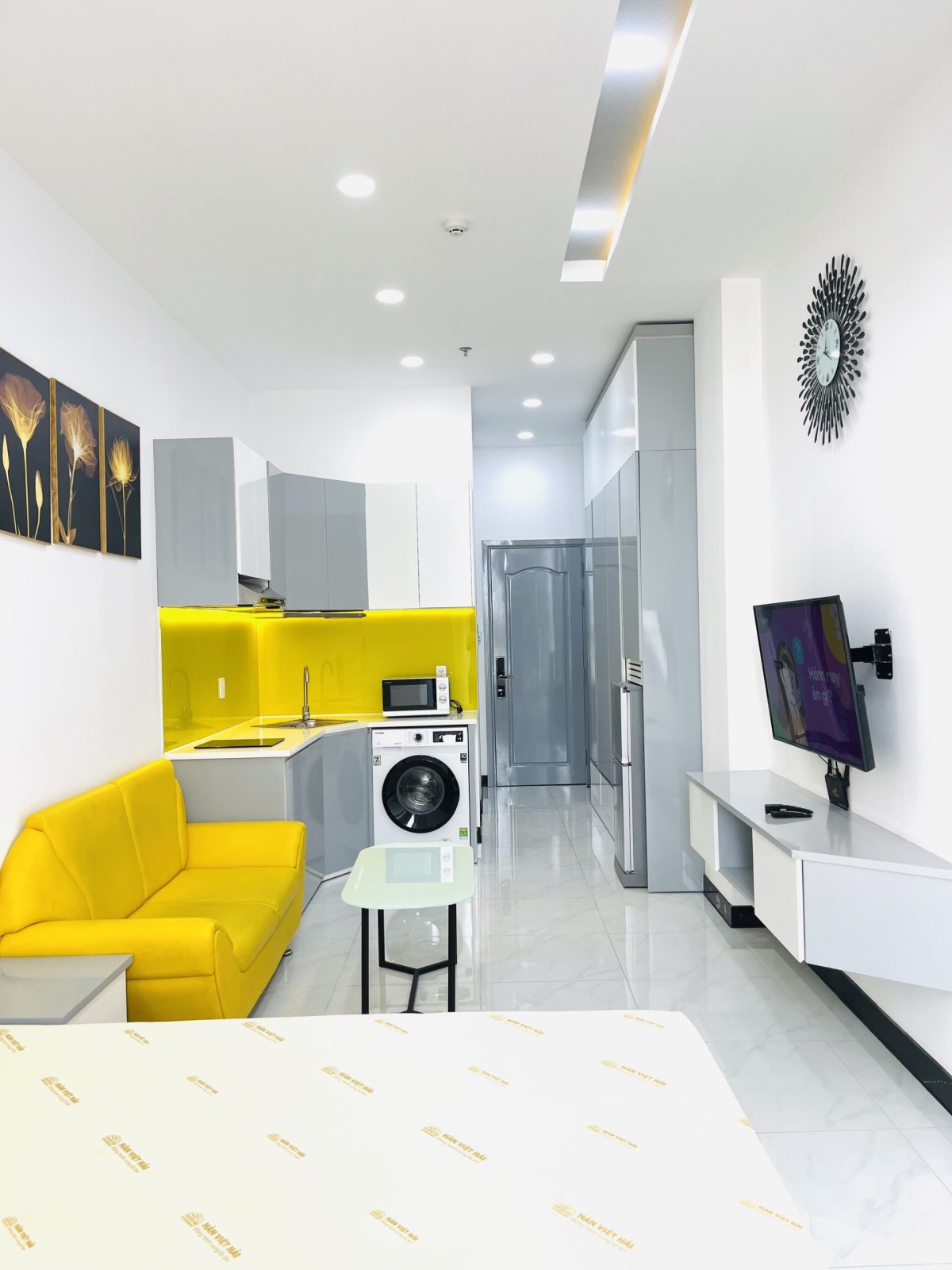 Căn hộ dịch vụ full nội thất ban công cửa sổ máy giặt riêng Lê Văn Lương Q7