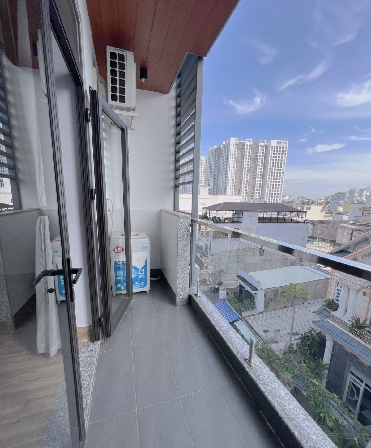 Cho thuê phòng ban công có view cực chill nằm sau chung cư Richstar II đường Hoà Bình, Tân Phú 30m2