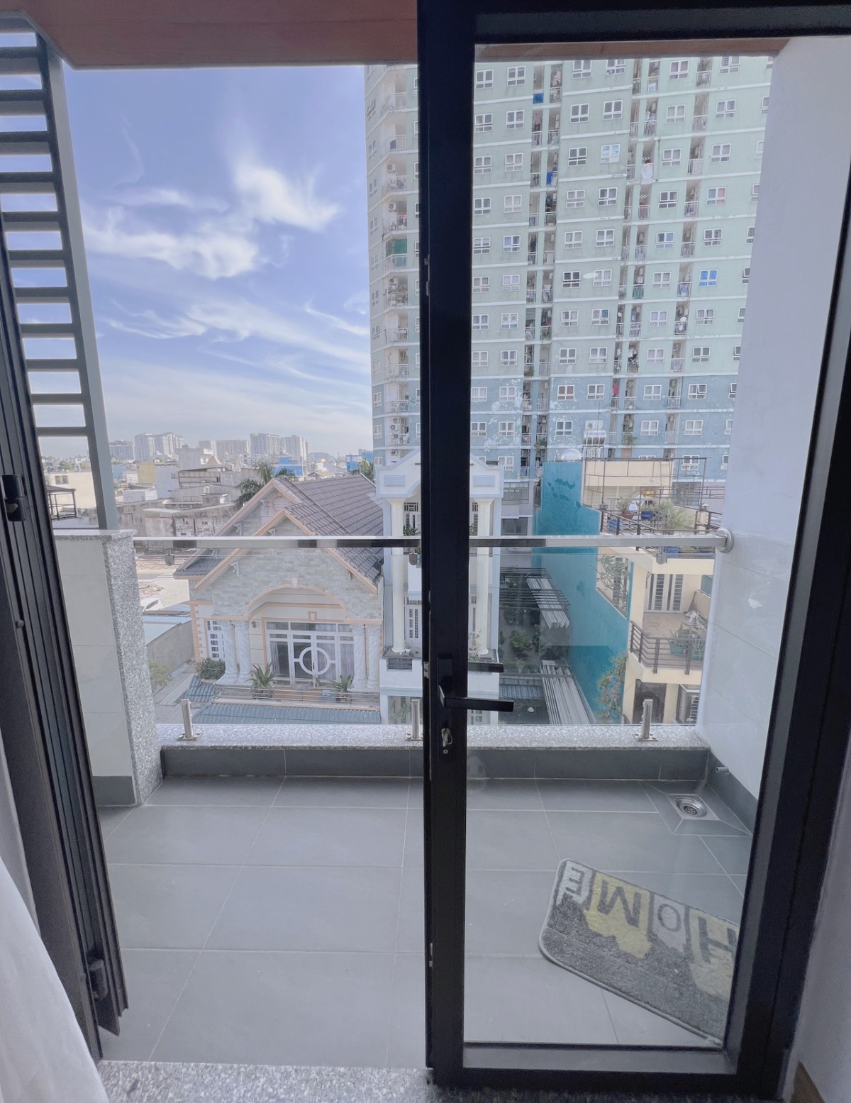 Cho thuê phòng ban công có view cực chill nằm sau chung cư Richstar II đường Hoà Bình, Tân Phú 30m2